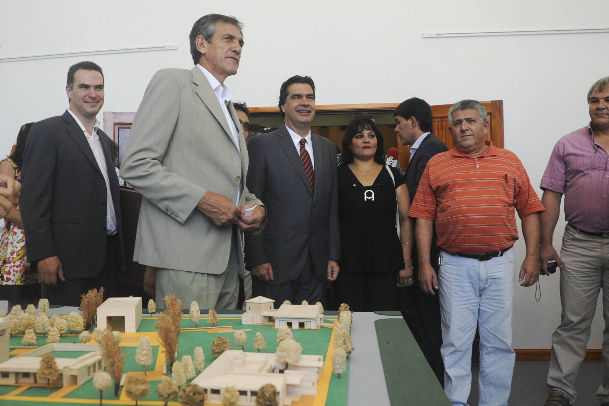 El jefe de Gabinete inauguró obras en Recreo, Santa Fe